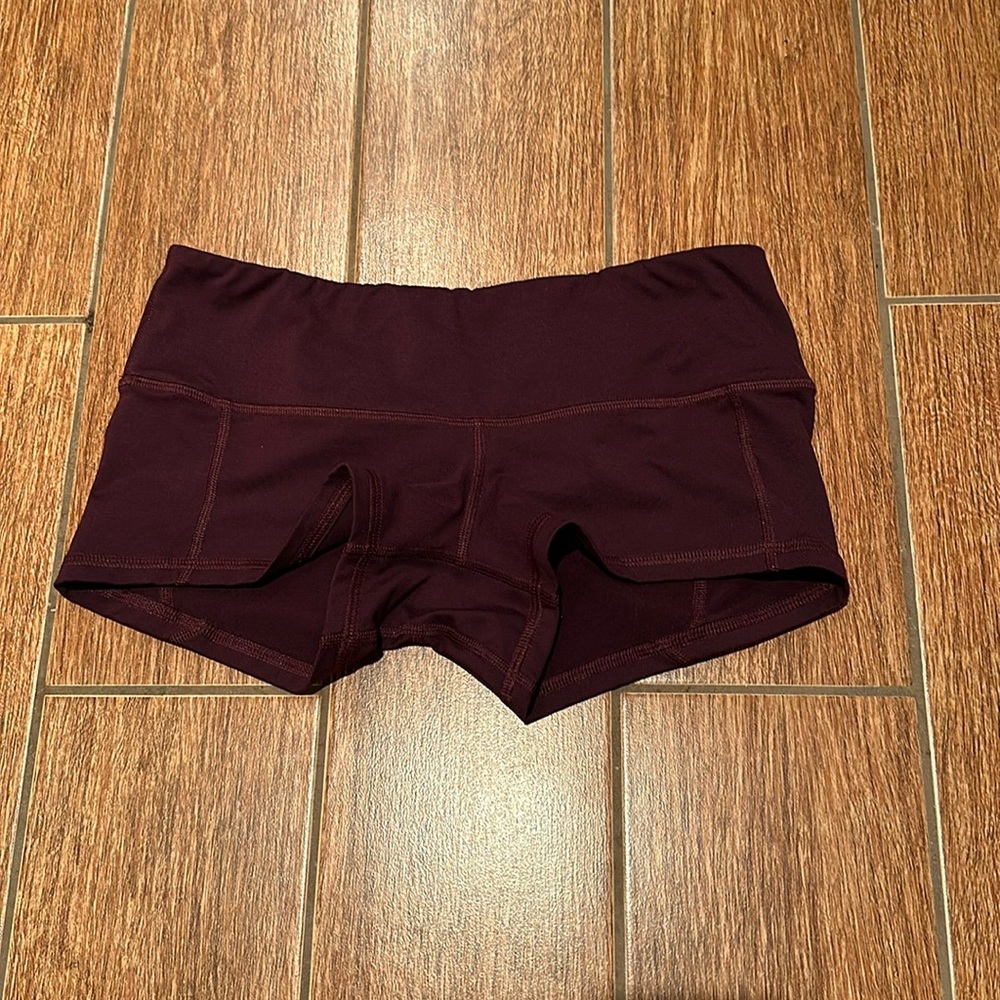Like new FLEO low rise contour shorts. Size medium.